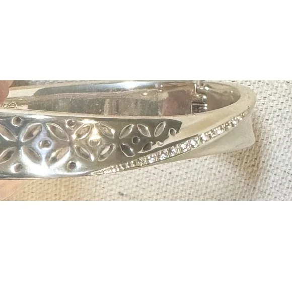 Brighton bangle silver tone with wave of Swarovski crystals, hinged 6" vintage - Picture 3 of 9